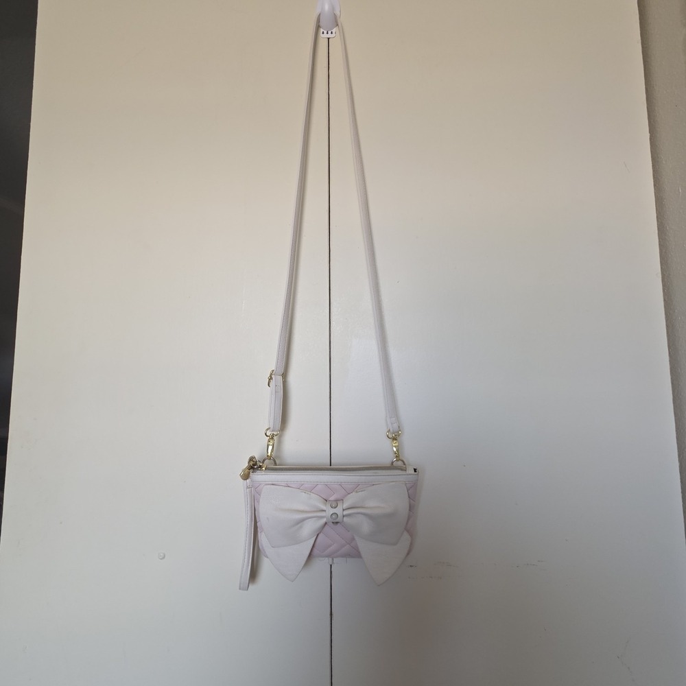 BETSEY JOHNSON  Pink/White Crossbody/Wristlet with Bow Faux Leather Quilted~EUC